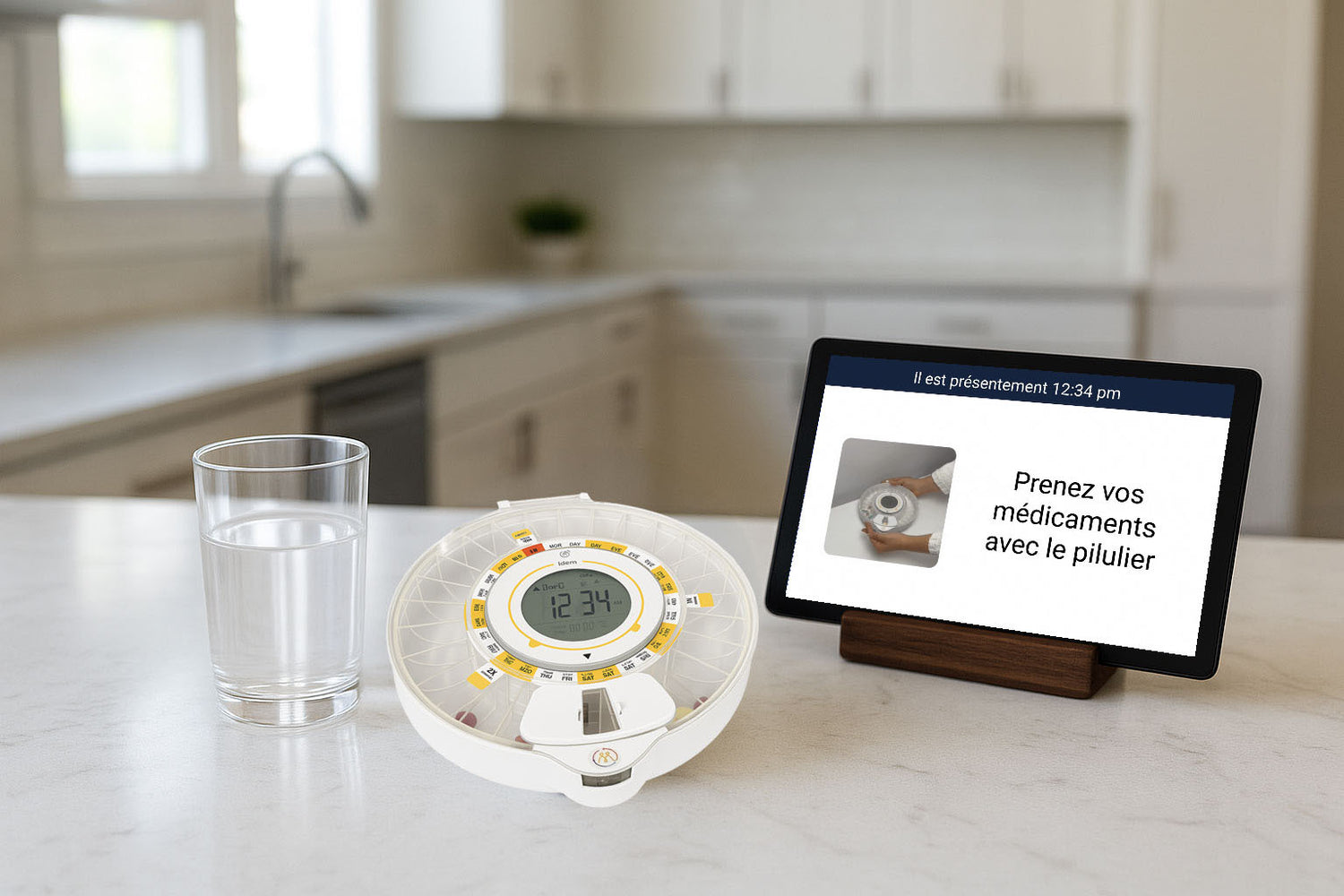 Le pilulier connecté Idem avec l'horloge idem